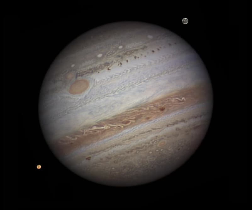 Астрономы объяснили высокую температуру атмосферы Юпитера 