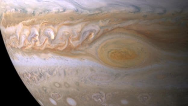 Астрономы объяснили высокую температуру атмосферы Юпитера 