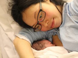 Ученые выяснили, что ребенка можно вакцинировать через мать