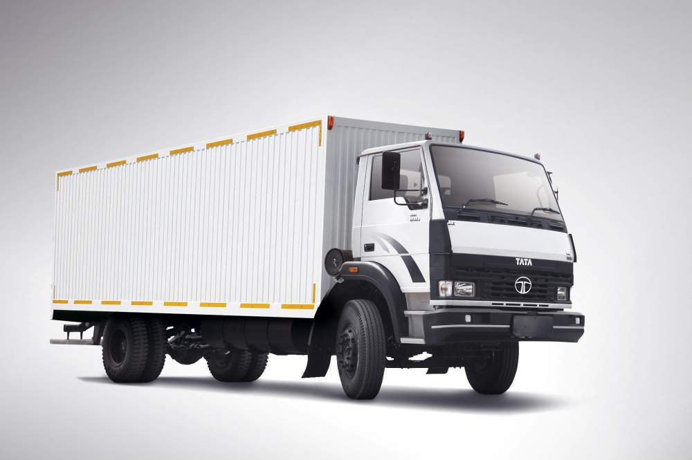 Листам грузовики. Tata LPT 1618. Тата грузовик. Tata LPT-1116. Tata фургон.
