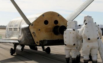 Что за секретный самолет уже 500 дней летает над нами?