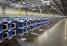 Компания Amazon доказала, что роботы не лишат людей работы