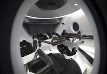 В следующем году SpaceX отправит туристов к Луне