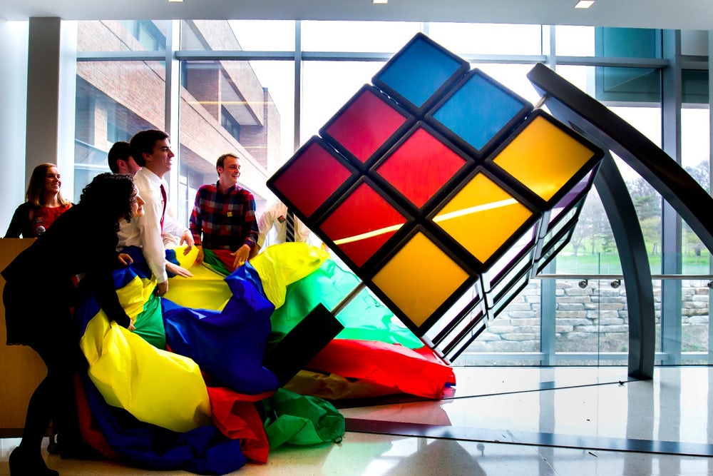 Американские студенты построили огромный кубик Рубика