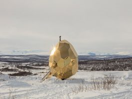 Шведы построили золотую сауну