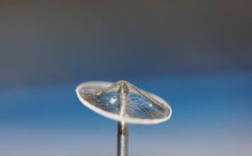 Разработан шелковый имплантат для лечения разрыва барабанной перепонки