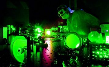 Ученые создали самый яркий свет на Земле