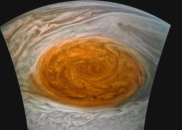 NASA опубликовало фотографии Большого красного пятна Юпитера