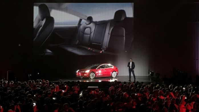 Компания Tesla выпустила свой самый дешевый автомобиль