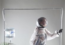 Представлен костюм для принятия ванной в невесомости