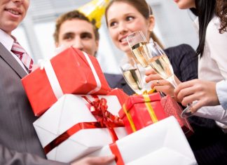 Корпоративные подарки на праздники Подарки