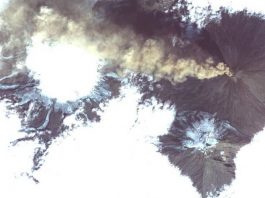 Извержение российских вулканов сняли из космоса