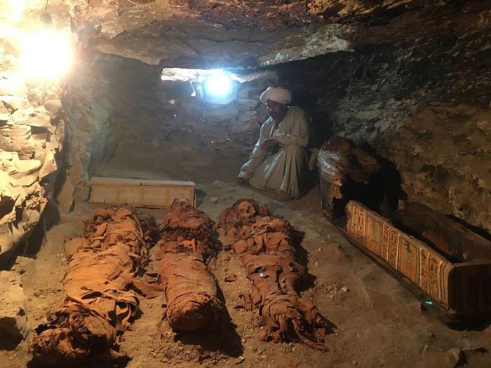 Археологи нашли большую гробницу с несколькими мумиями