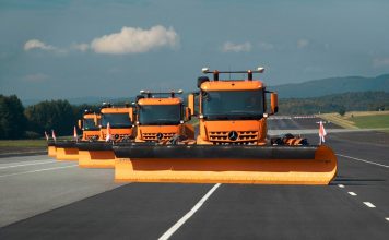 Daimler представил автономных снегоуборщиков для аэропортов