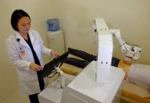 В сингапурской клинике появился робот-массажист