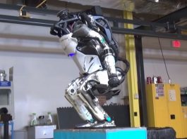 Робот Atlas показал свои новые гимнастические таланты
