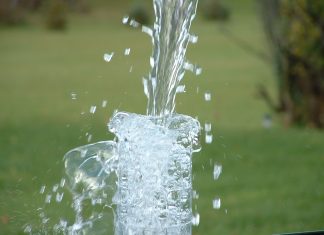 Вода для скважины: народные методы поиска