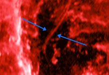 Ученые пытаются выяснить происхождение красной нити в центре галактики