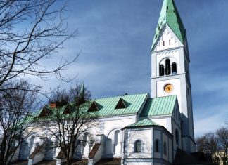 Калининград — все учреждения и институты в одном сервисе