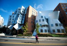 В MIT создано устройство, оцифровывающее невысказанные слова