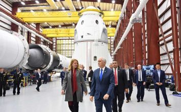 SpaceX презентовала капсулу Crew Dragon