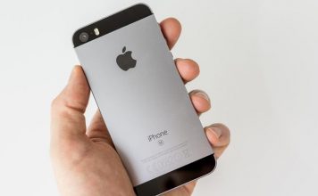 Apple распродает остатки iPhone SE