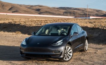 Tesla снижает стоимость на свои автомобили в Германии