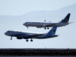 Американские авиакомпании массово закрывают веб-камеры на своих самолётах