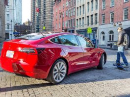 Суд прибегнул к санкциям по отношению к «шпионившему на Tesla спекулянту»