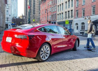 Суд прибегнул к санкциям по отношению к «шпионившему на Tesla спекулянту»