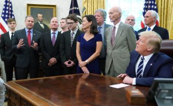 Дональд Трамп обсудил перспективы высадки на Марс и освоения Луны