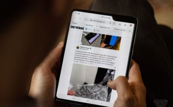 Прибыль Samsung снизилась более чем на половину