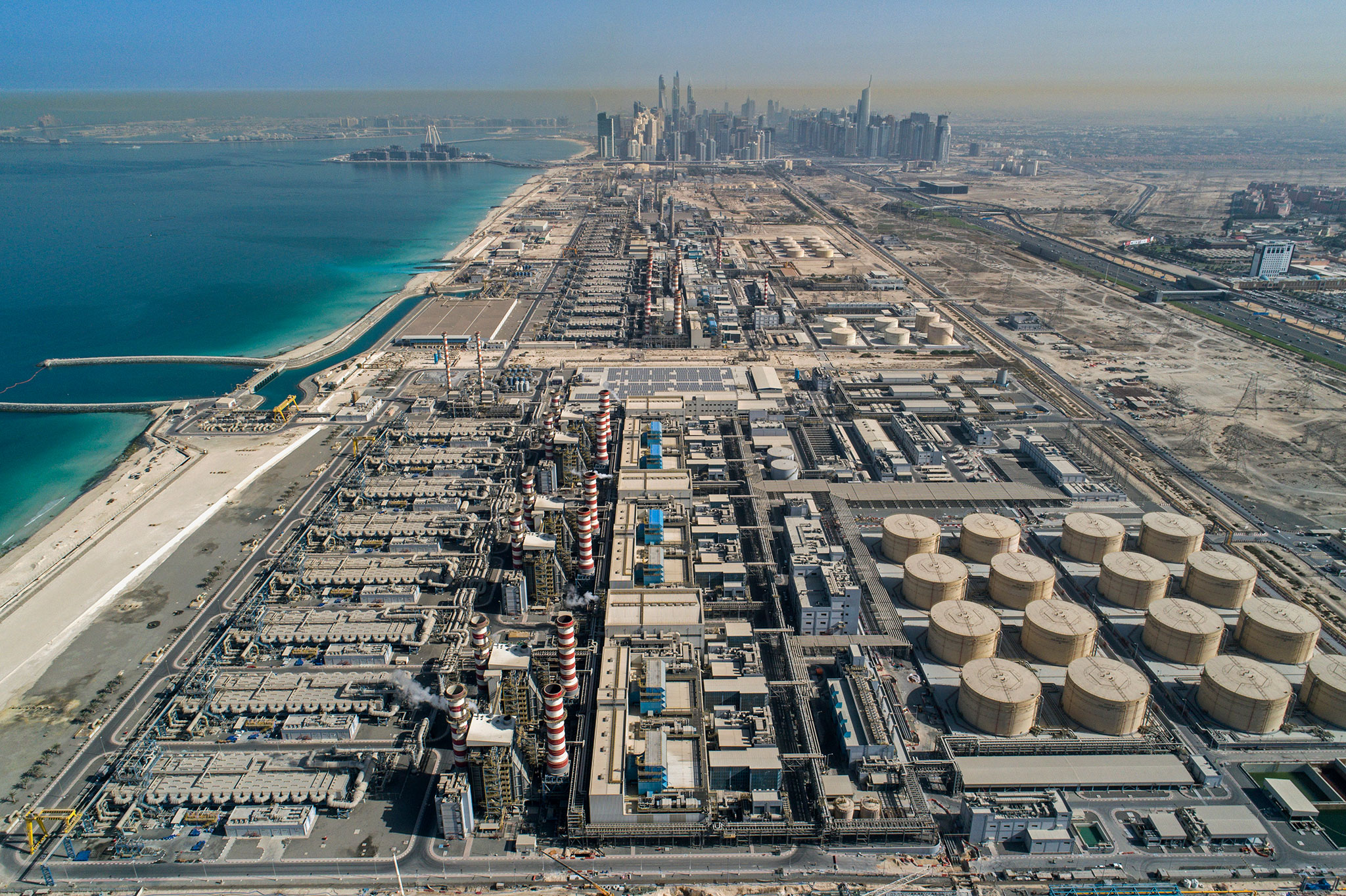 Water power plant. Дубай Jebel Ali. Завод по опреснению морской воды в ОАЭ. Порт Jebel Ali Дубай.
