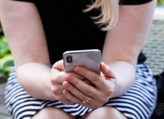 Apple подала в суд а компанию, продающую виртуальные iPhone