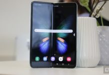 Компания Samsung вупустила видео, обучающее нас пользоваться Galaxy Fold