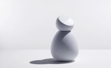 Умный динамик Lily помогает учить языки