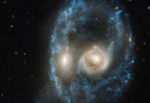 НАСА продемонстрировала уникальный снимок столкнувшихся галактик