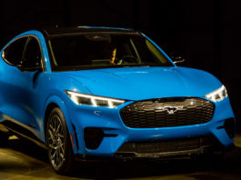 Ford представил электрокар с дизайном Mustang