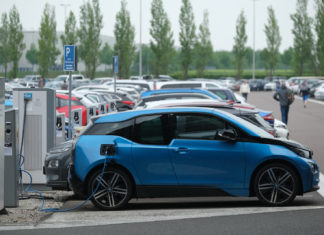 Google обновила приложение Карты, и теперь в нём можно искать зарядные станции для электрокаров