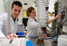 Учёные создали прототип устройства, превращающего лунную пыль в кислород