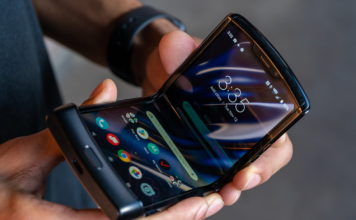 В сети появилось видео полного разбора Motorola Razr