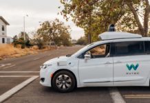 Lyft может начать использовать автомобили Waymo