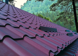 Какими преимуществами обладает металлочерепица?