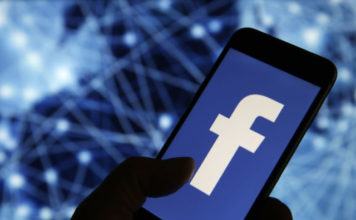 Facebook и Twitter нашли, по их мнению, причастных людей к вмешательству в выборы 2016 года