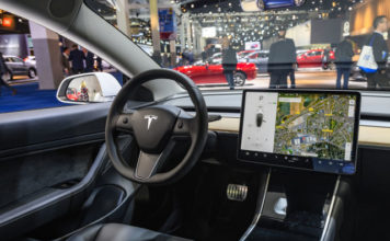 Илон Маск рассказал о том, для чего в Model 3 нужна камера в салоне