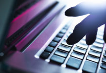 США судит двух хакеров, укравших сотни миллионов долларов