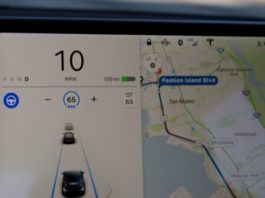 Tesla дарит владельцам электрокаров Premium-функции