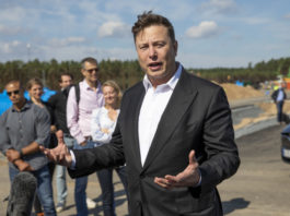 Apple могла стать владельцем Tesla