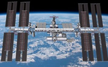 Астронавты совершили вторую космическую прогулку на МКС