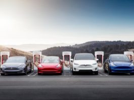 Tesla делает 50% скидку на зарядку через свои станции